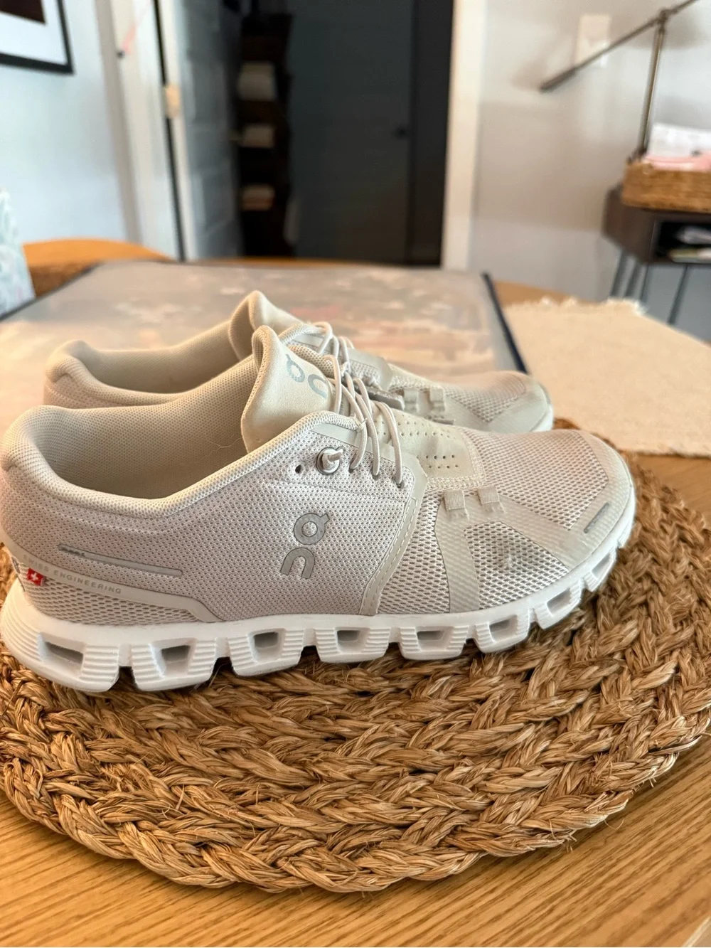 On cloud travel shoe